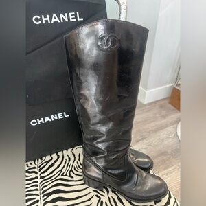 CHANEL Shiny Black Leather Boots
